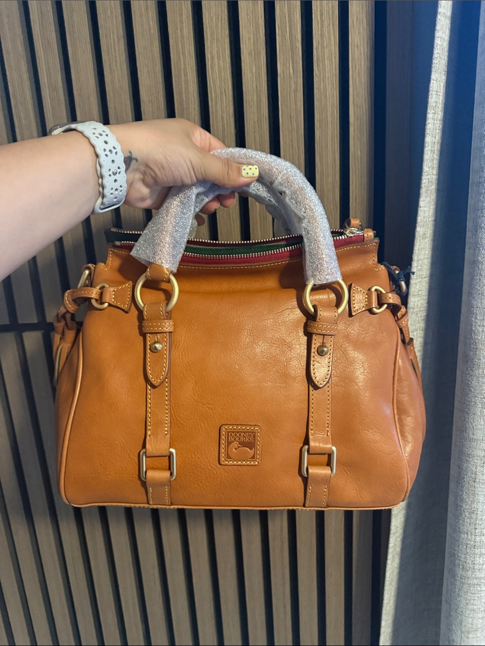 NWT Dooney & Bourke florentine Leather Satchel with crossbody strap